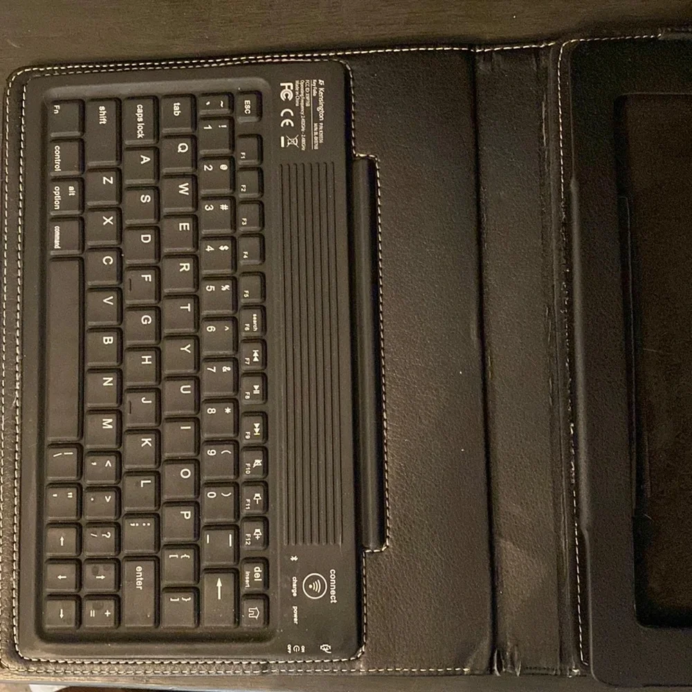 Kensington KeyFolio Bluetooth Keyboard For iPad2 used